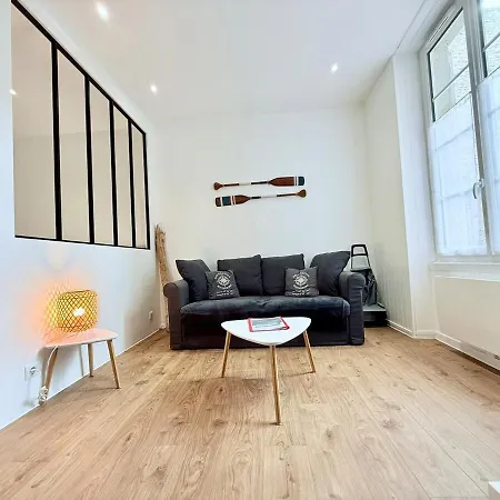 1738 - T1 Bis Corderie Royale Rdc Hyper Centre *