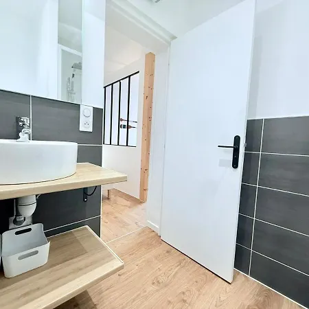 1738 - T1 Bis Corderie Royale Rdc Hyper Centre *